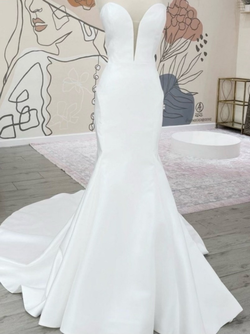 Maggie Sottero S18 SAMPLE PIPPA White Bridal Trumpet Sample Dress W/a Long Train